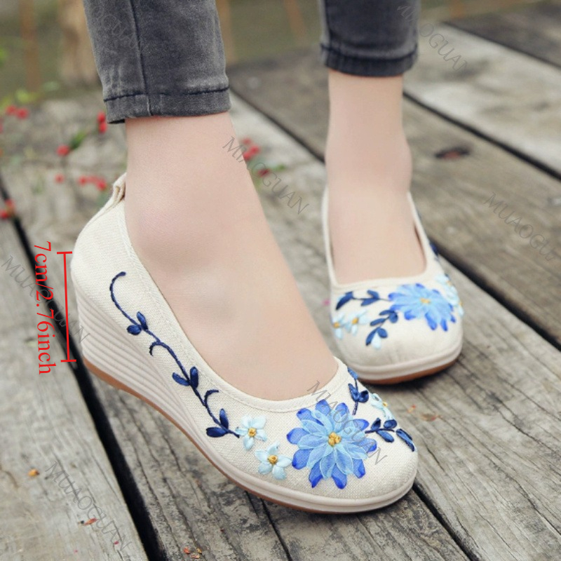 Ethnic Fashion For Ladies - أحذية نسائية مريحة بكعب ويدج مطرزة،